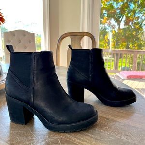 Size 8.5 (or 9 with slim foot), black leather fall/winter boots